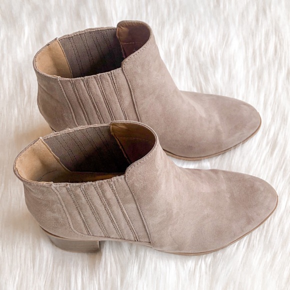 Lulu’s Shasta Taupe Suede Ankle Booties, size 8 - Picture 9 of 11